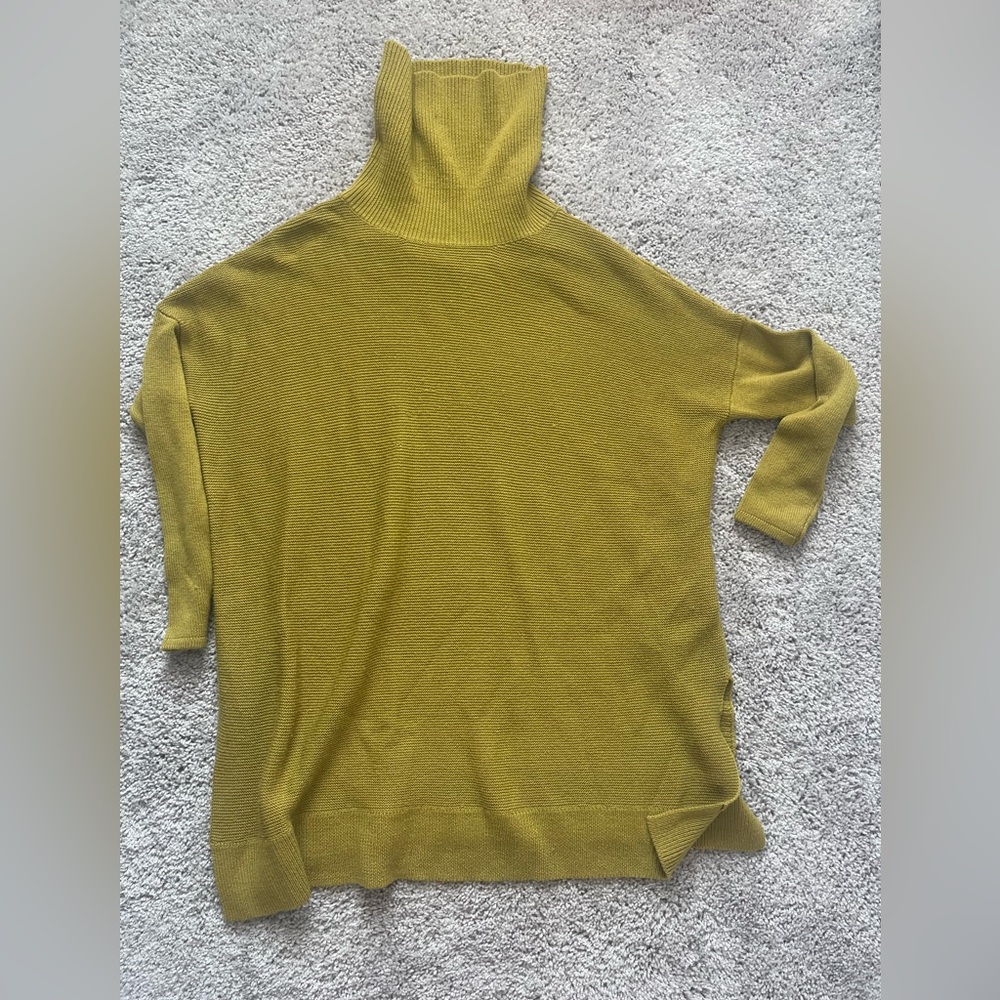 Garnet Hill chartreuse turtle neck sweater size medium